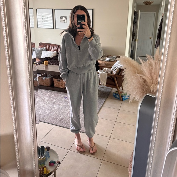 ABERCROMBIE AND FITCH SUNDAY ZIP AND SWEATPANTS GREY SMALL - Picture 1 of 5